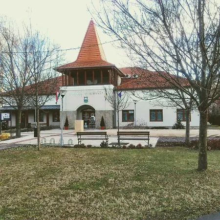 Fesztival Nyaralohaz * زاماردي